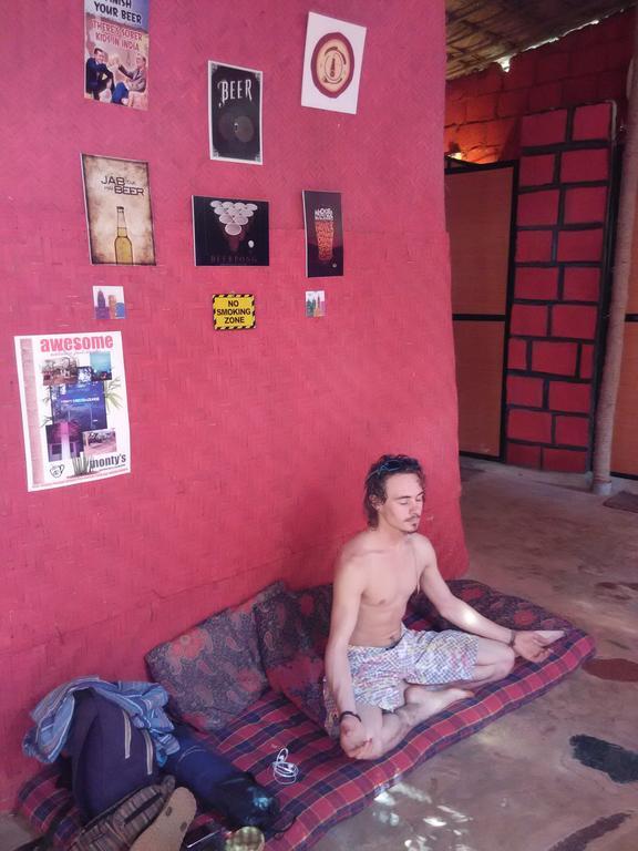 Bricks And Bamboo Hostel 安君纳 外观 照片