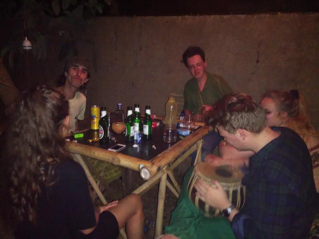 Bricks And Bamboo Hostel 安君纳 外观 照片