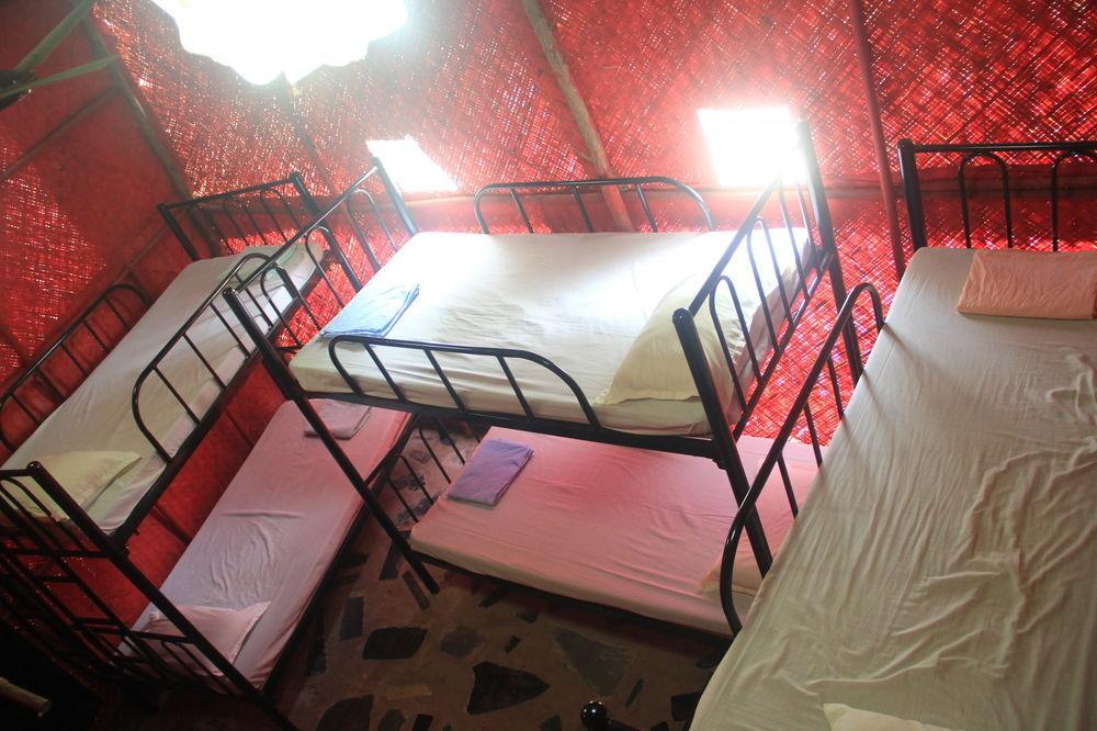 Bricks And Bamboo Hostel 安君纳 外观 照片