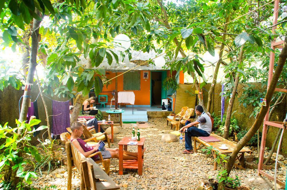 Bricks And Bamboo Hostel 安君纳 外观 照片