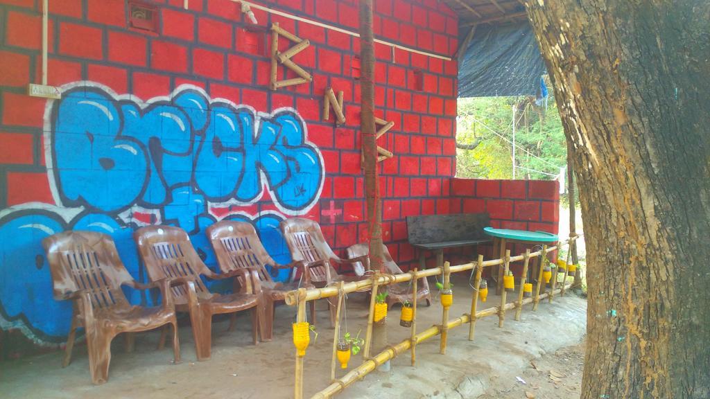Bricks And Bamboo Hostel 安君纳 外观 照片