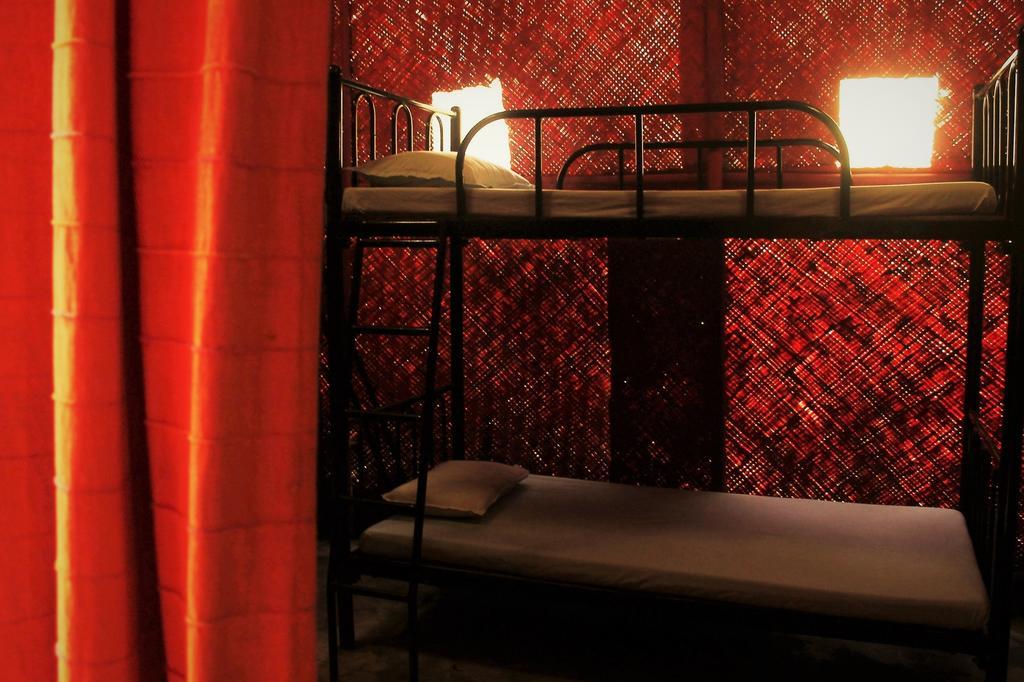 Bricks And Bamboo Hostel 安君纳 外观 照片