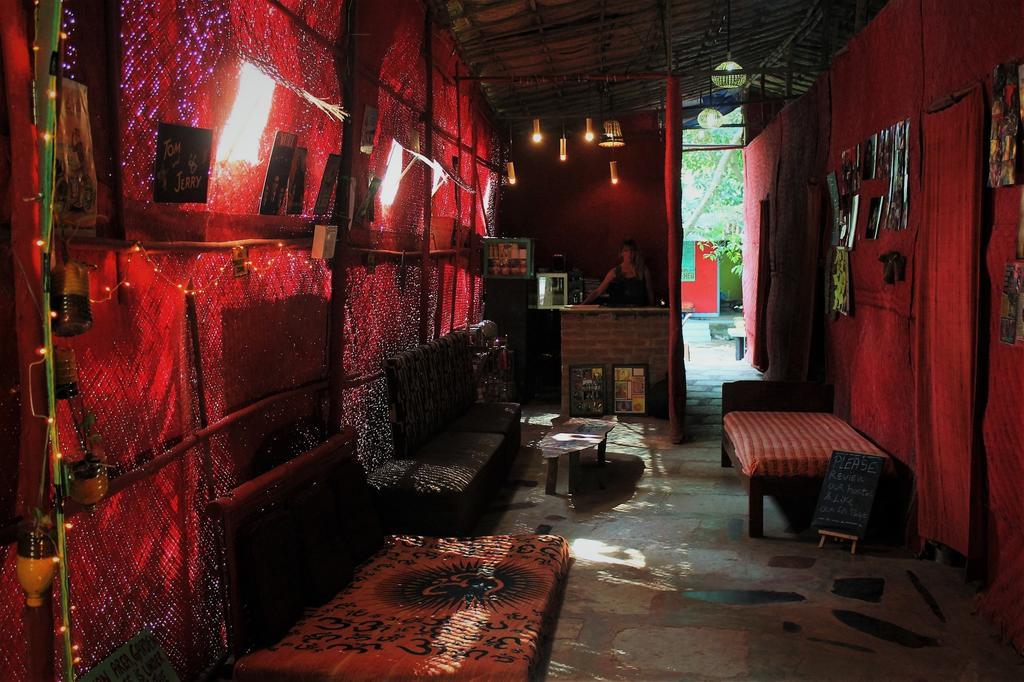 Bricks And Bamboo Hostel 安君纳 外观 照片
